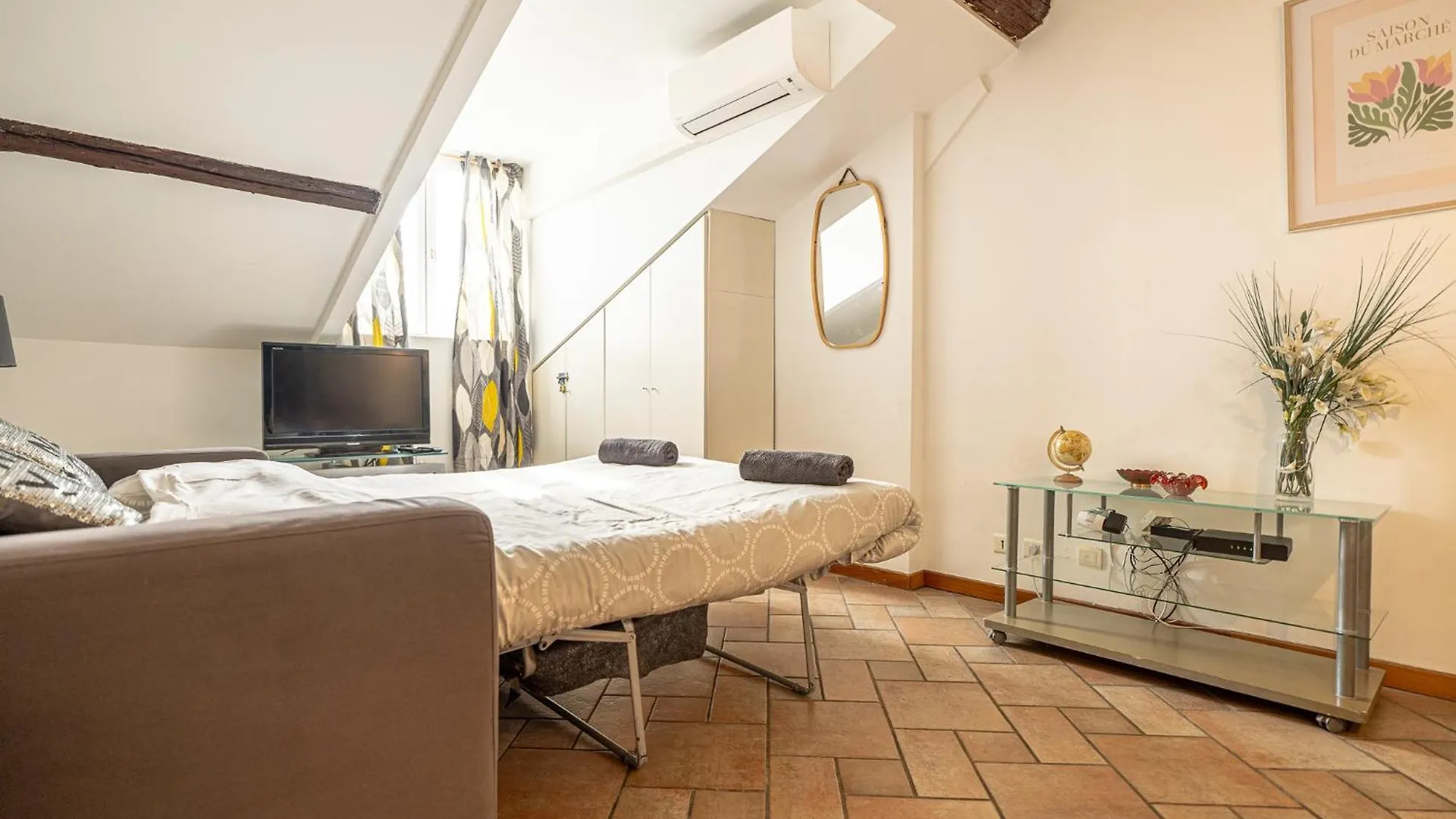Gold Town Apartment Nice