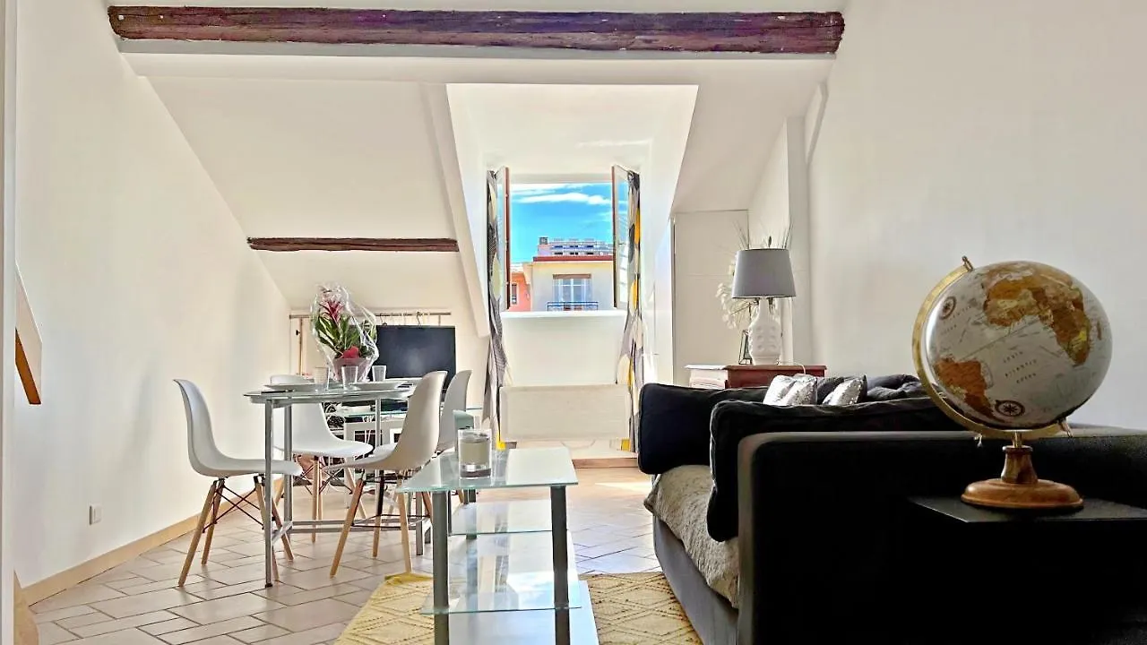 Gold Town Apartment Nice