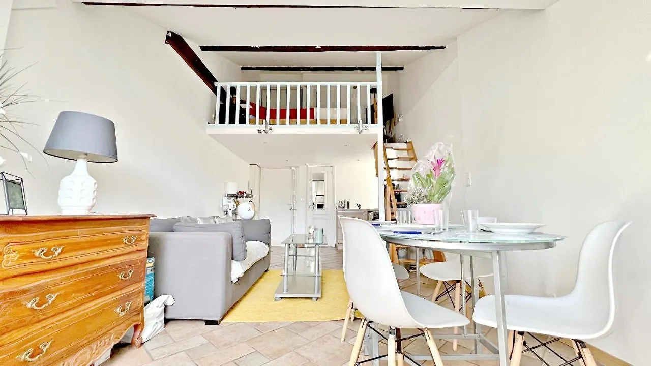 Gold Town Apartment Nice